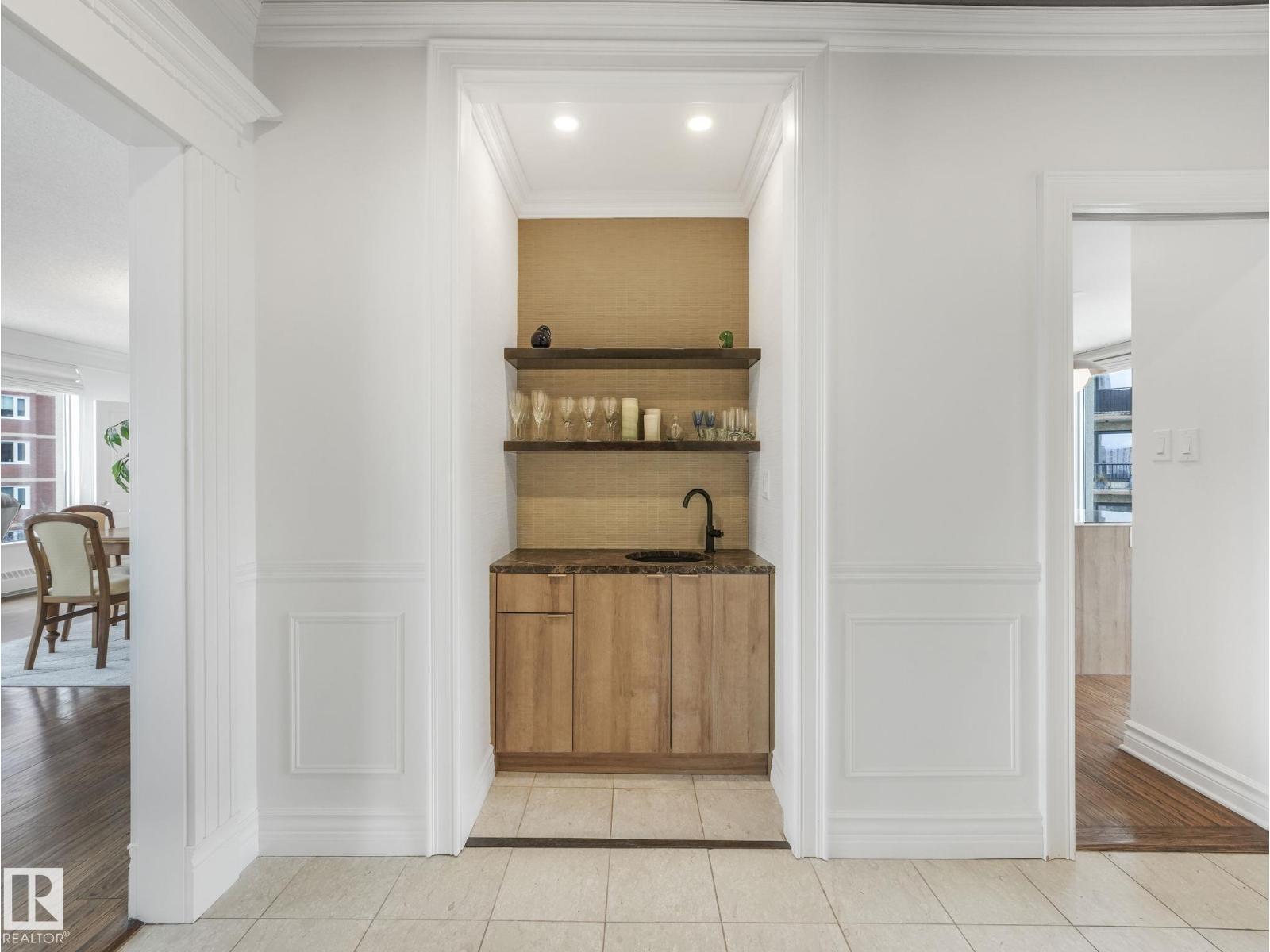 #601 11826 100 AV NW, Edmonton