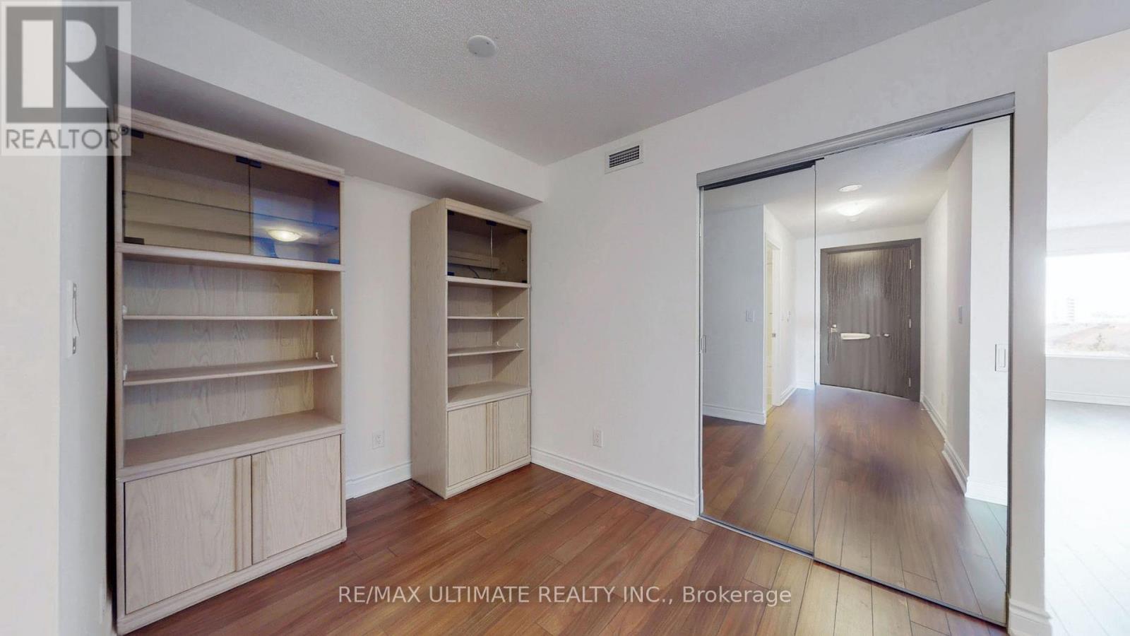 #718 273 SOUTH PARK ROAD - 28