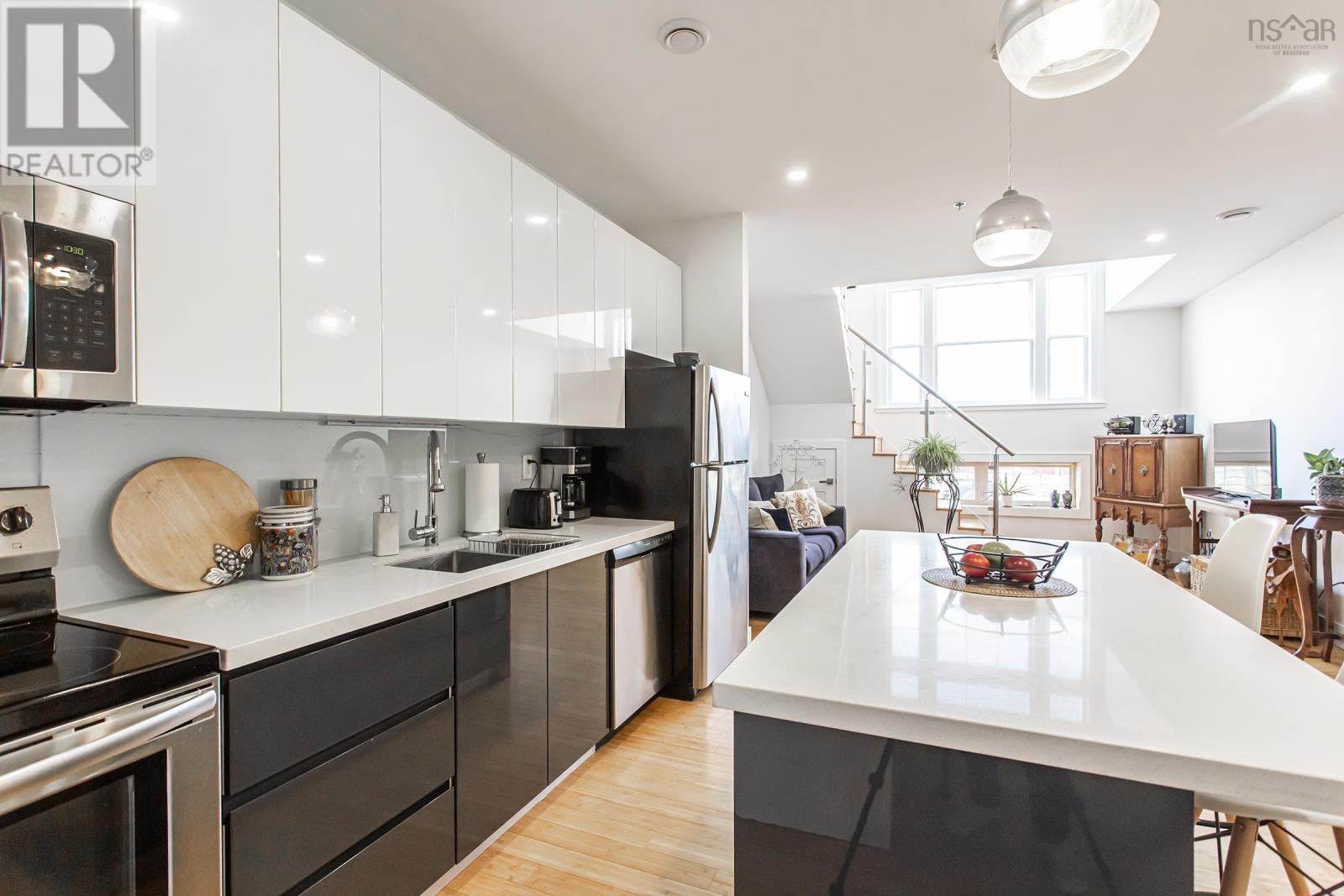 #203 151 RITCHIE STREET - 5