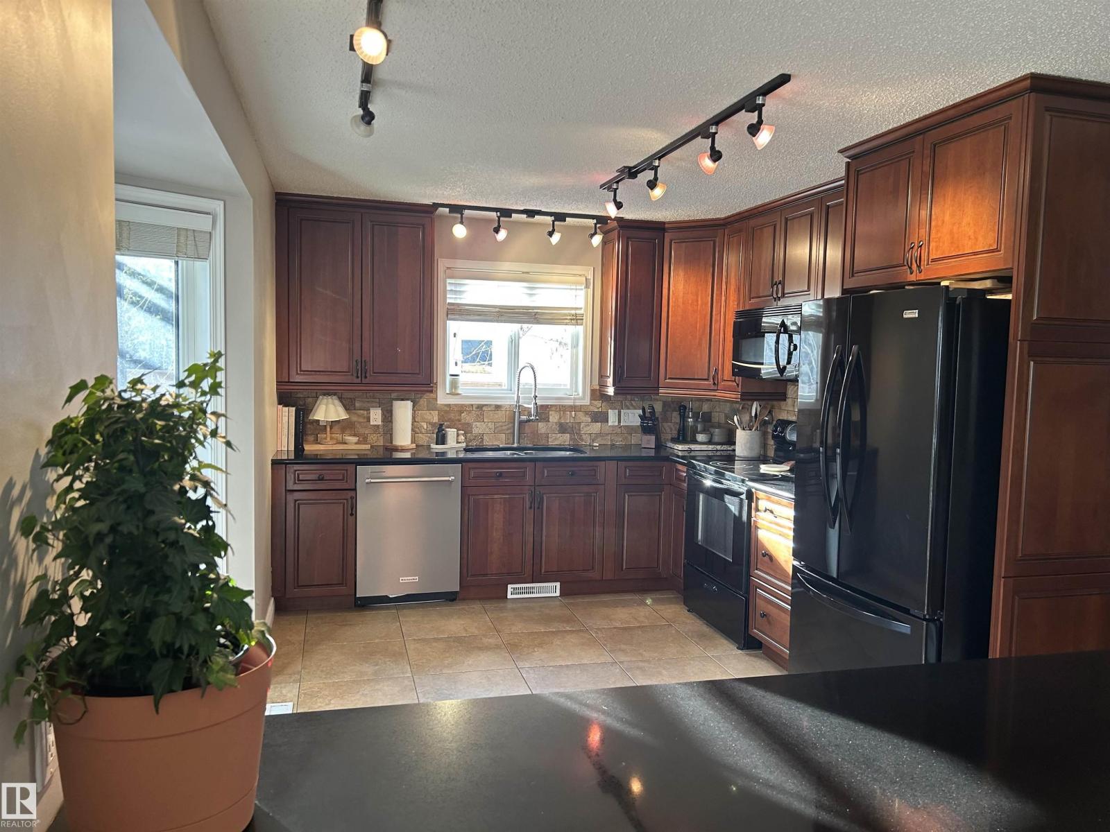 21 DURAND PL, St. Albert