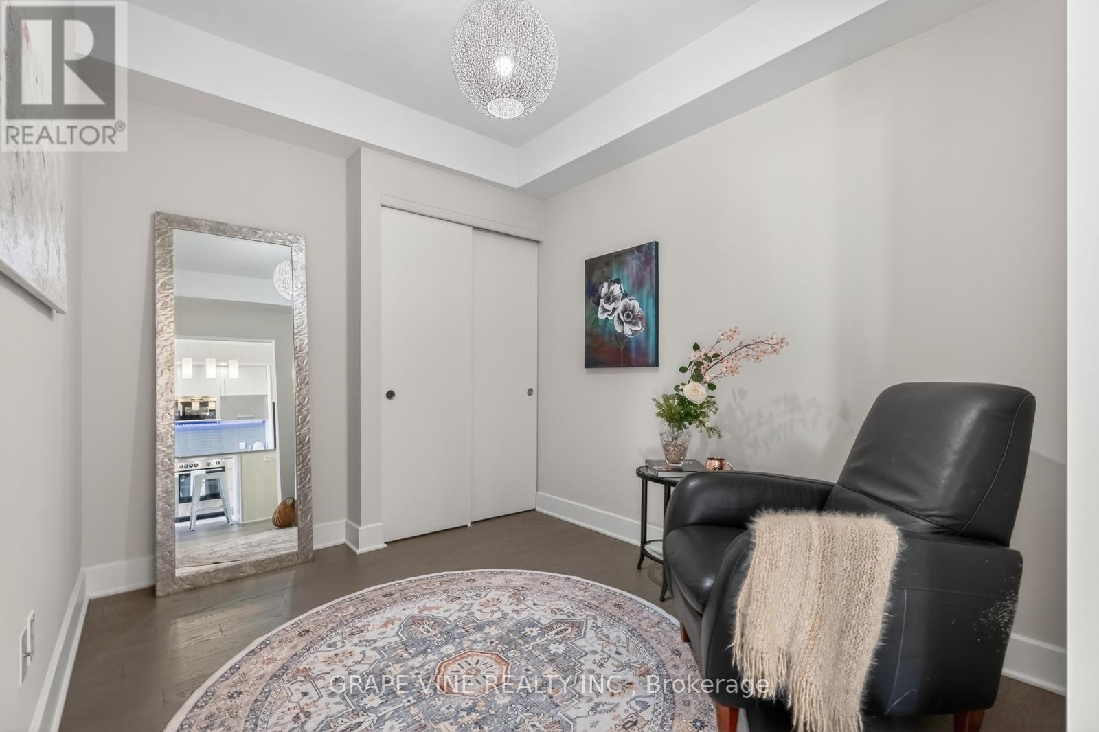 #1010 255 BAY STREET - 12