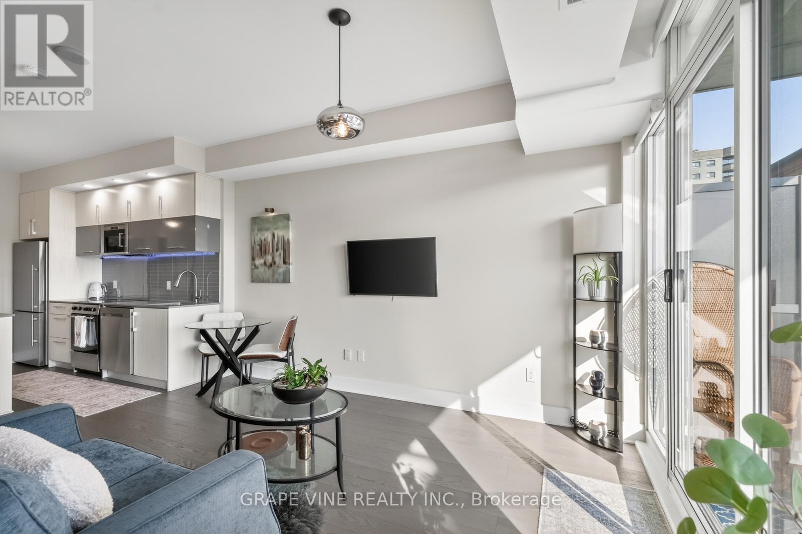 #1010 255 BAY STREET - 16