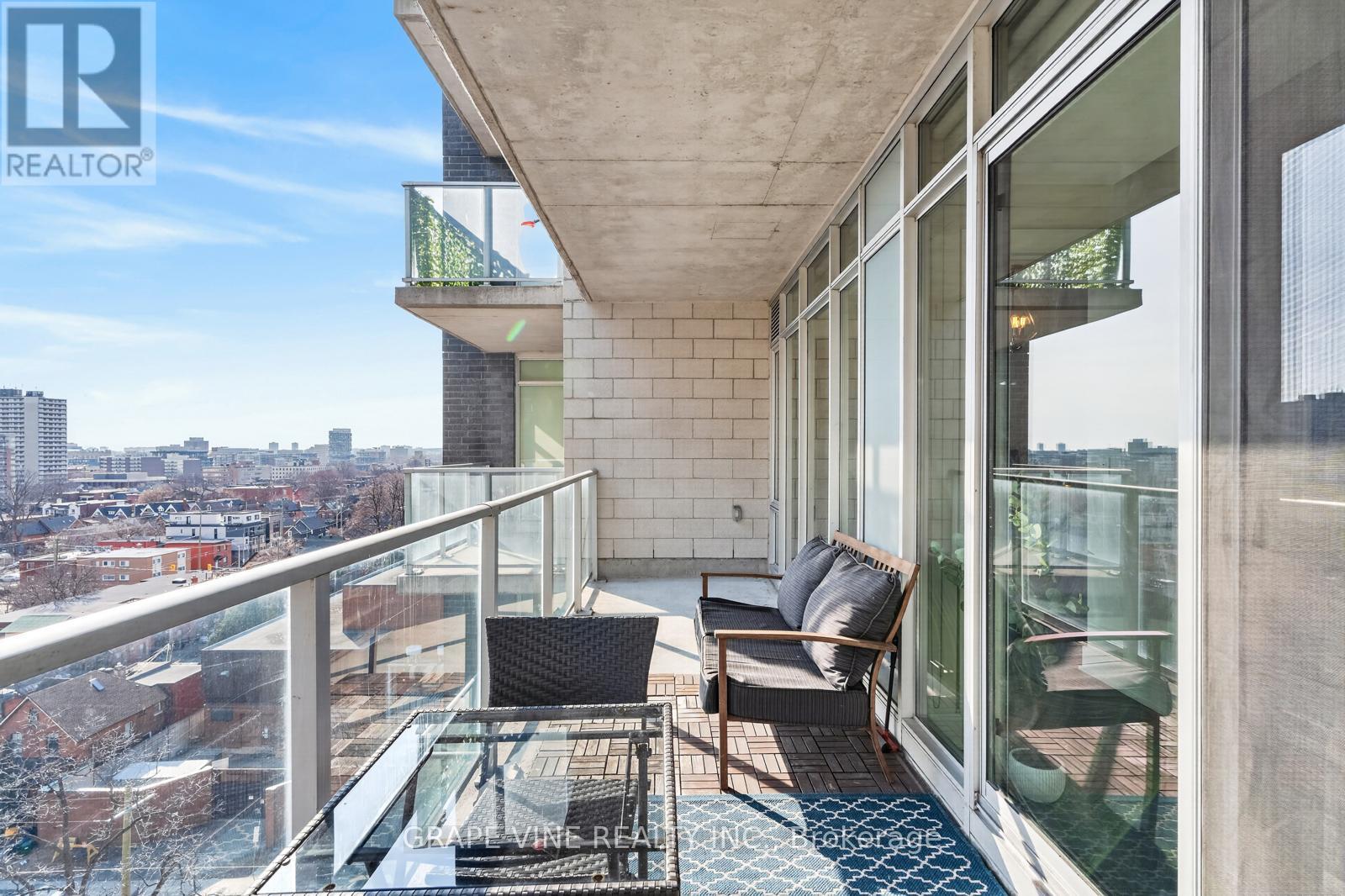 #1010 255 BAY STREET - 19