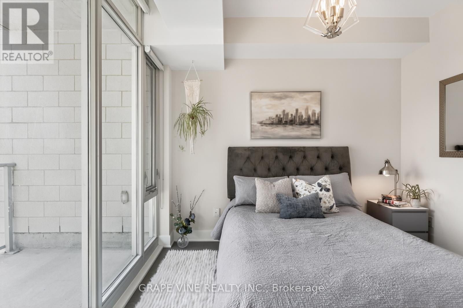 #1010 255 BAY STREET - 26