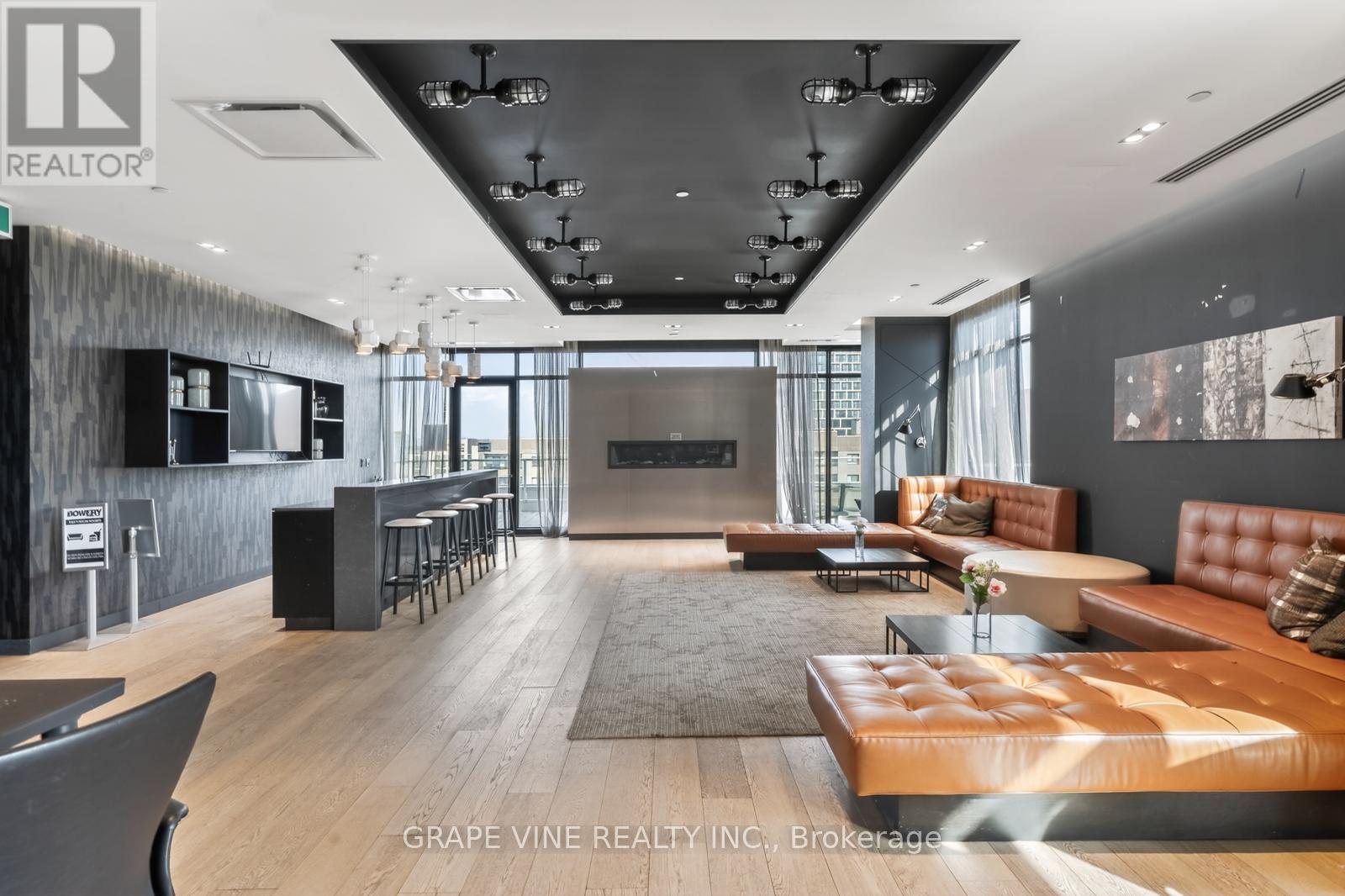 #1010 255 BAY STREET - 29