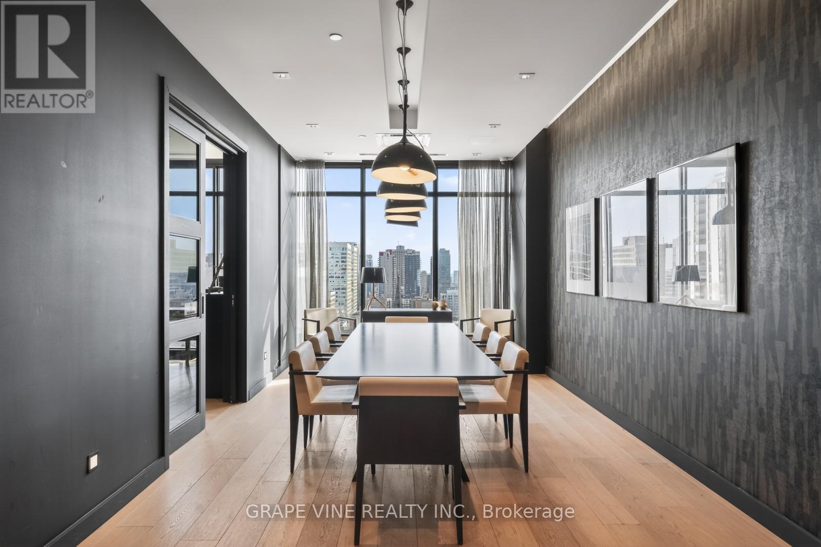 #1010 255 BAY STREET - 31