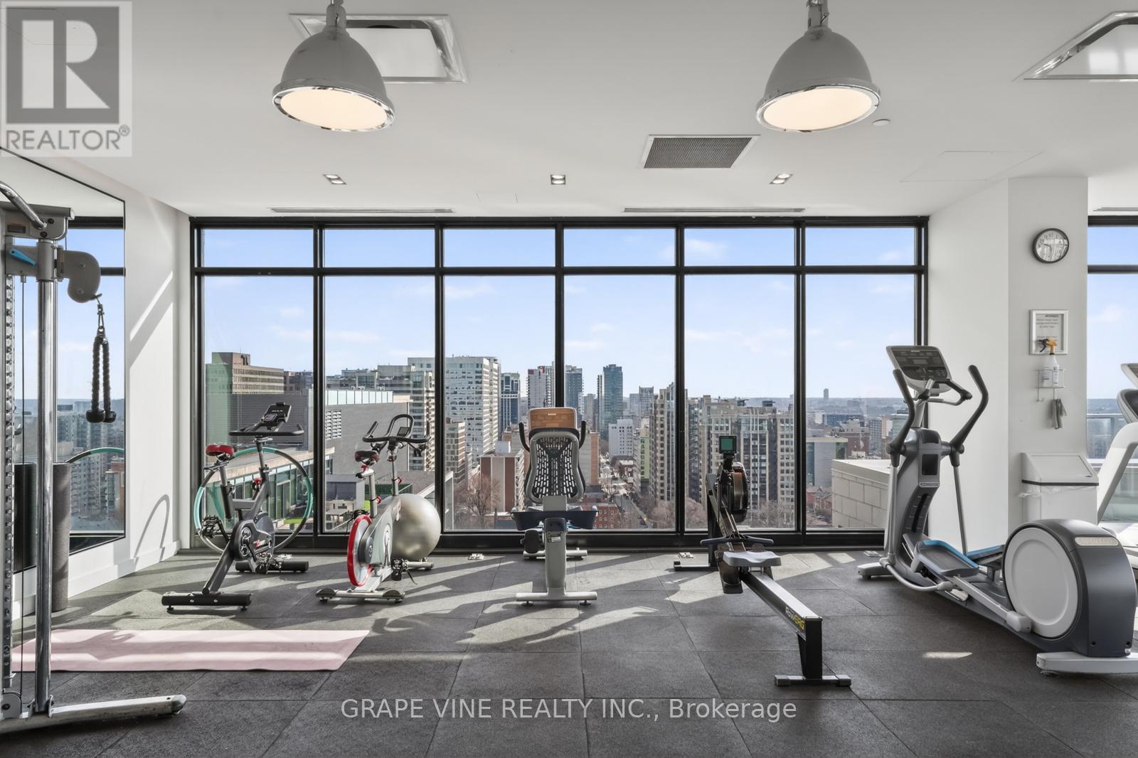 #1010 255 BAY STREET - 33