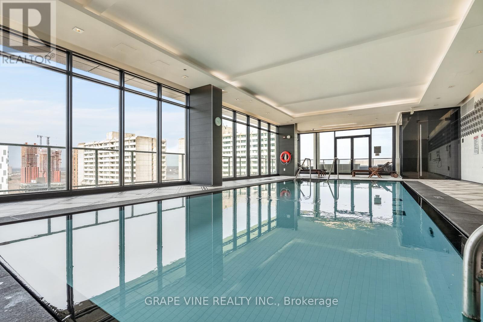 #1010 255 BAY STREET - 34