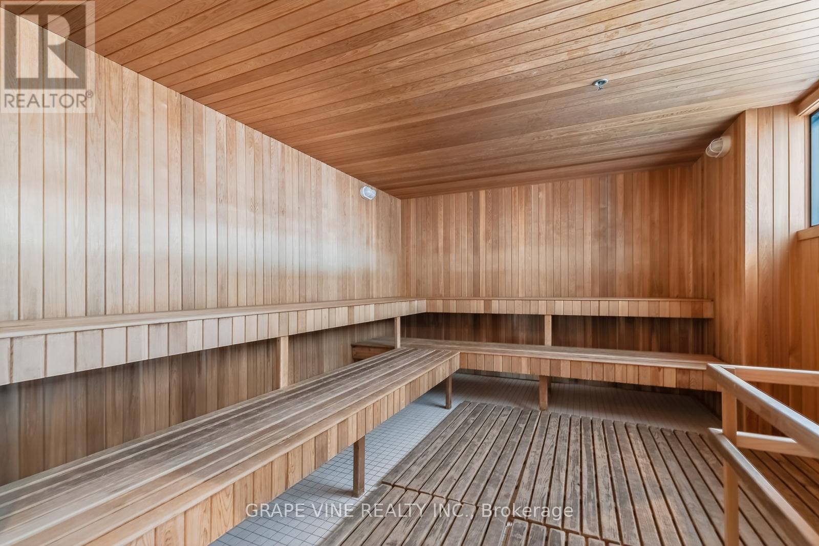 #1010 255 BAY STREET - 35