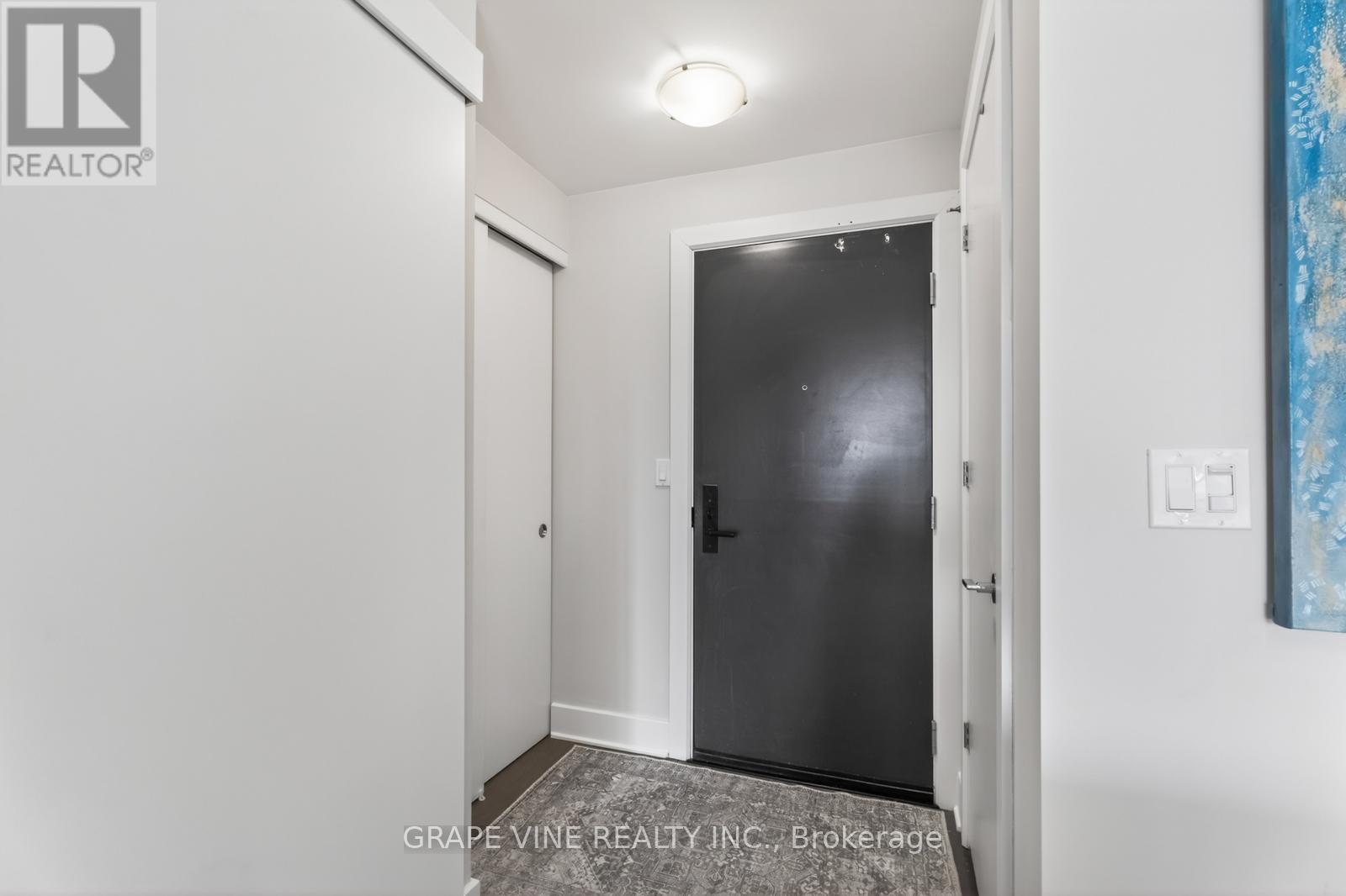 #1010 255 BAY STREET - 6