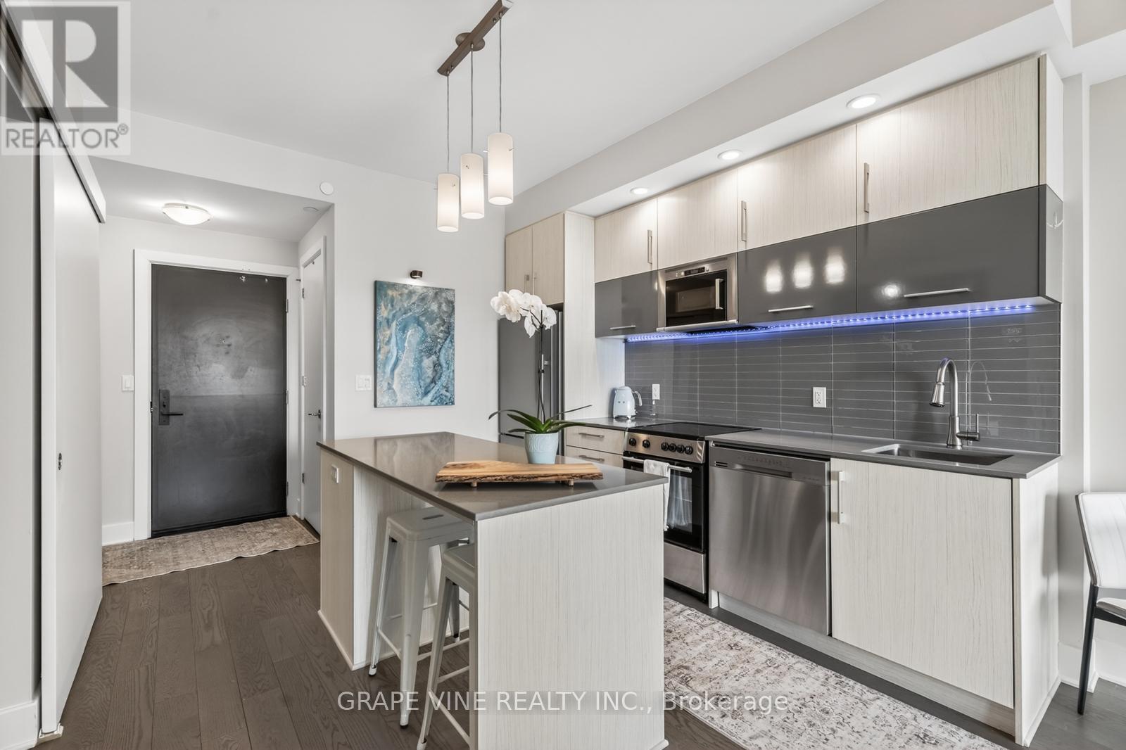 #1010 255 BAY STREET - 9