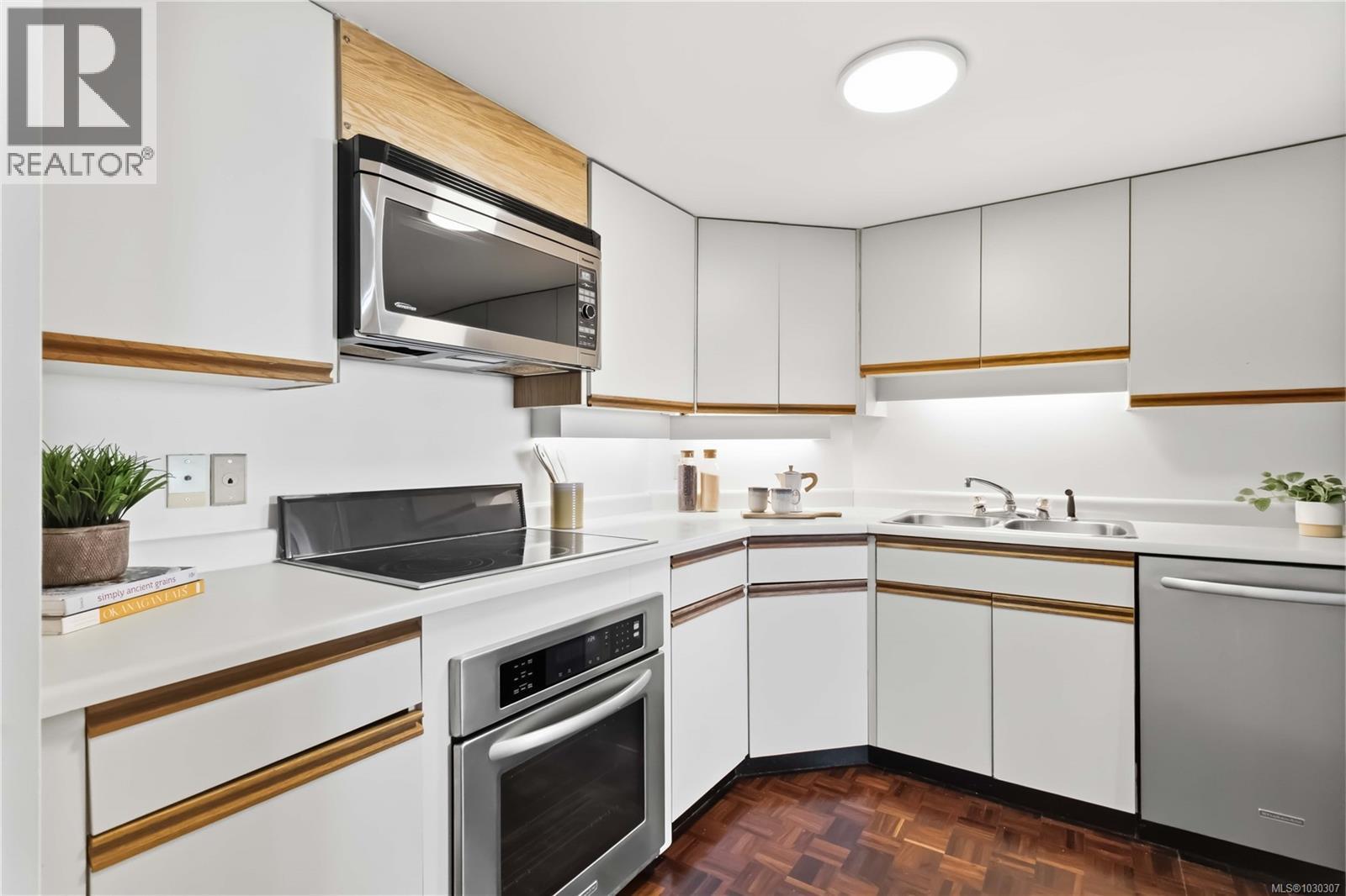 #303 1234 WHARF ST - 10