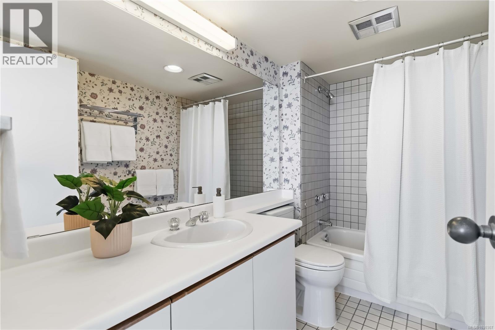 #303 1234 WHARF ST - 15