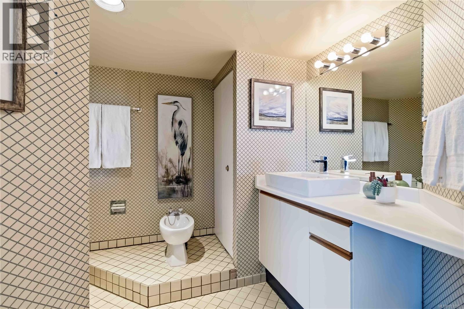 #303 1234 WHARF ST - 21