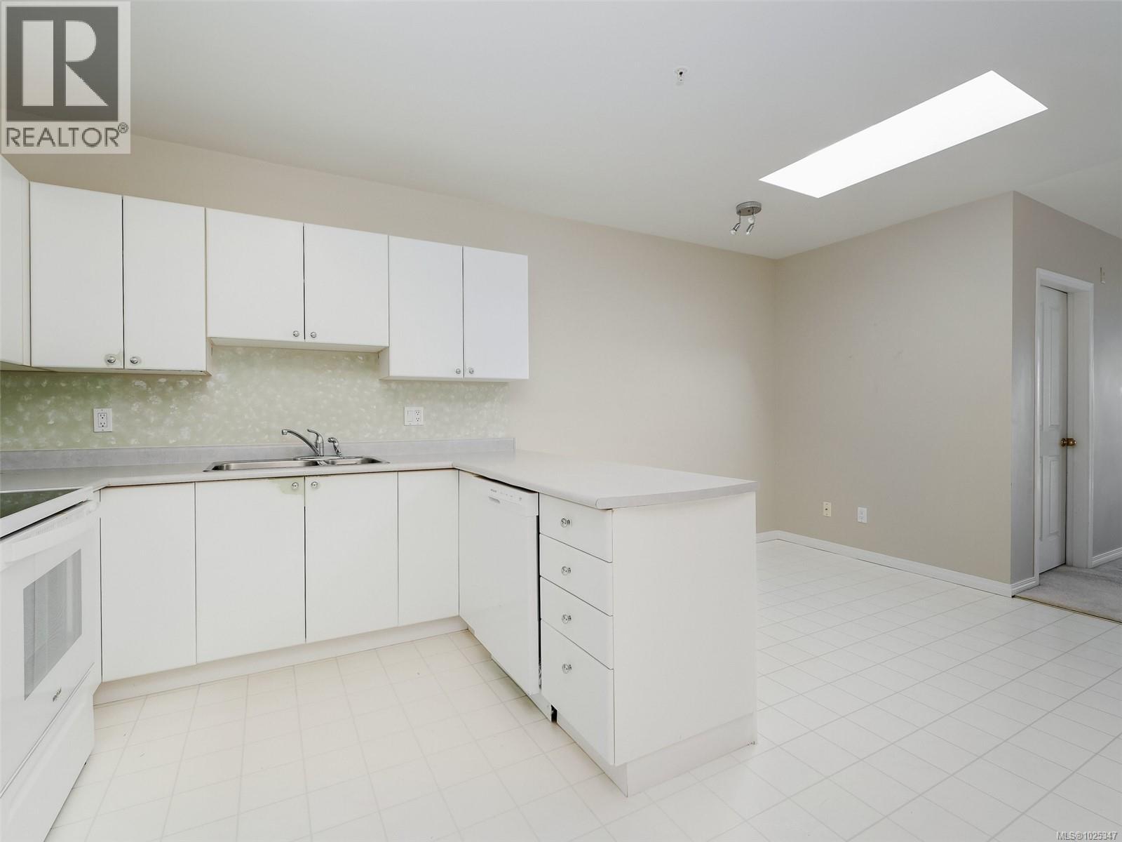 #505 5110 CORDOVA BAY RD - 20