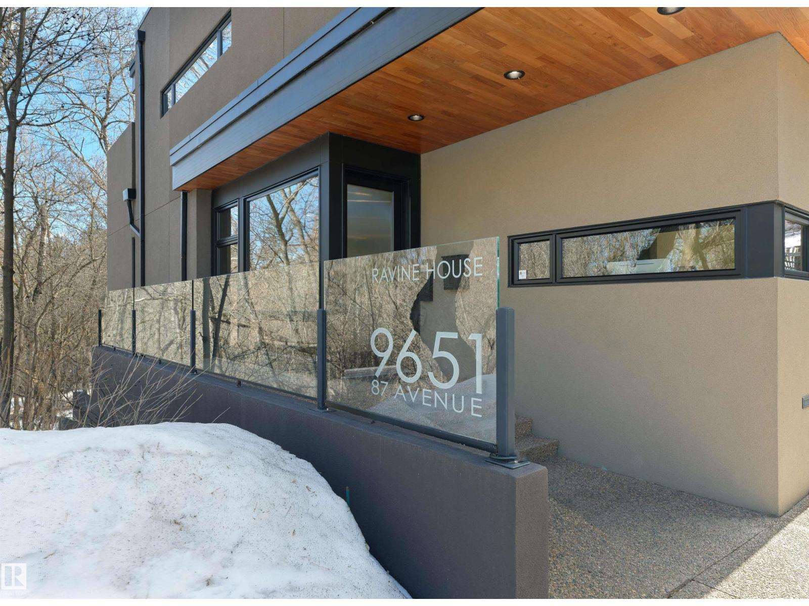 9651 87 AV NW, Edmonton