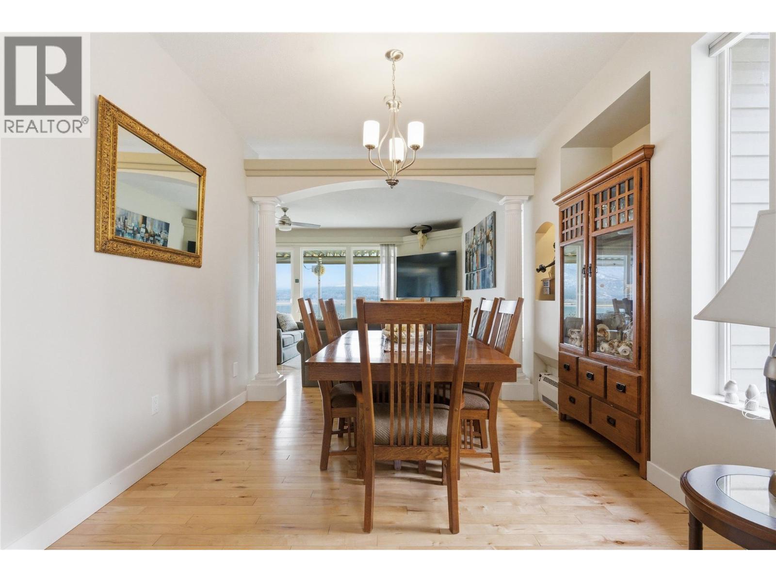 1660 28 AVENUE NE - 12