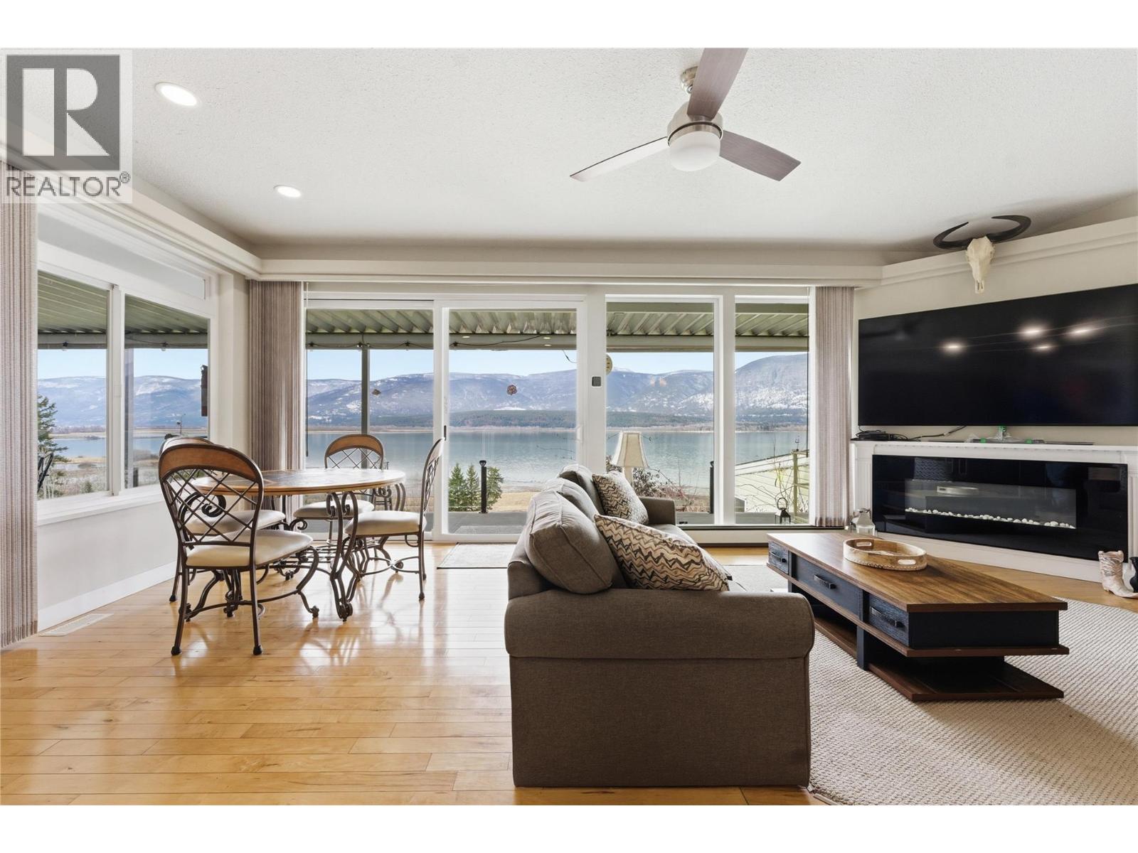 1660 28 AVENUE NE - 9