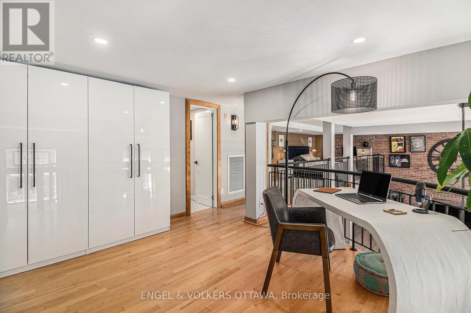 #203 24 SPRINGFIELD ROAD - 22