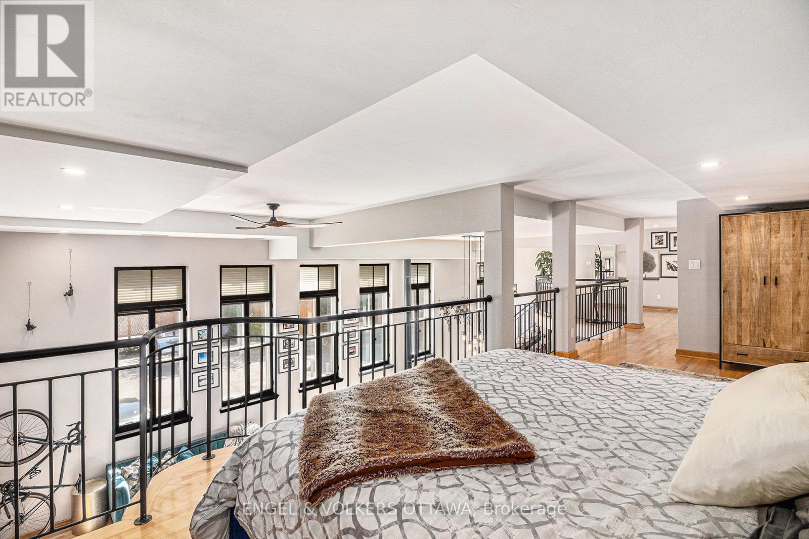 #203 24 SPRINGFIELD ROAD - 26