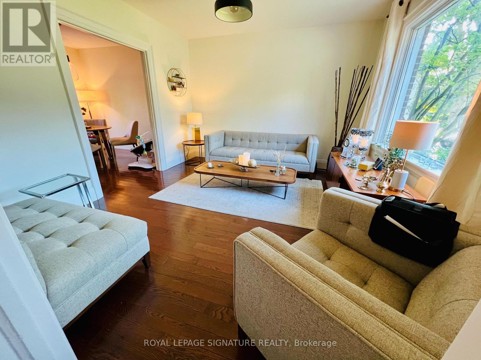 372 ROEHAMPTON AVENUE