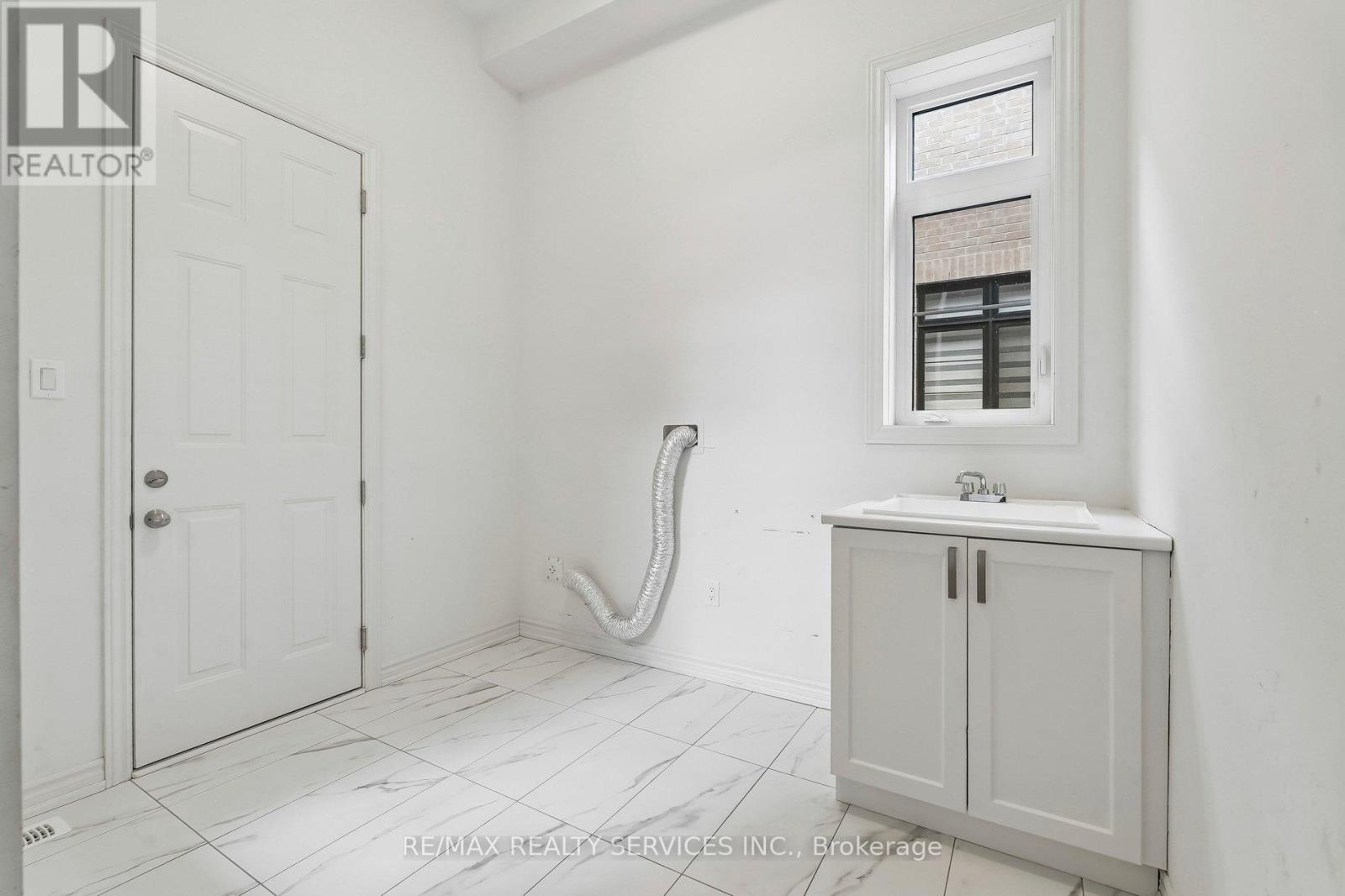 25 BELLFLOWER CRESCENT - 21