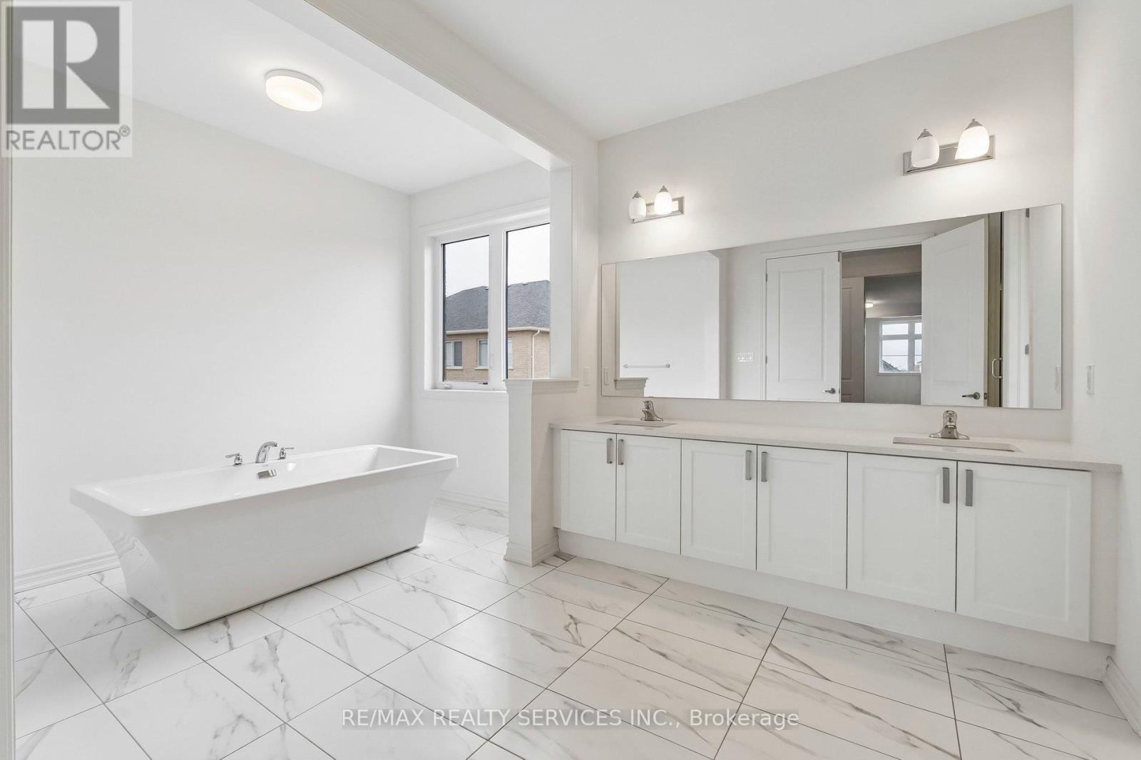 25 BELLFLOWER CRESCENT - 35