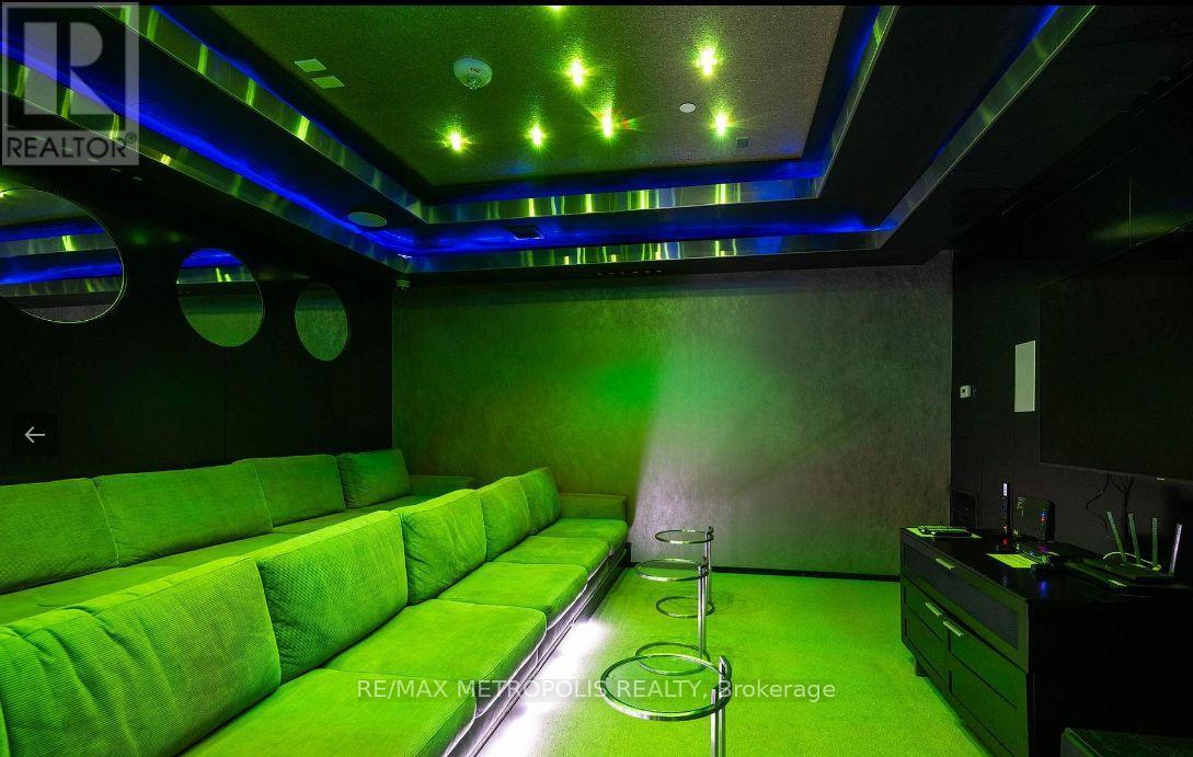 #3307 56 ANNIE CRAIG DRIVE - 10