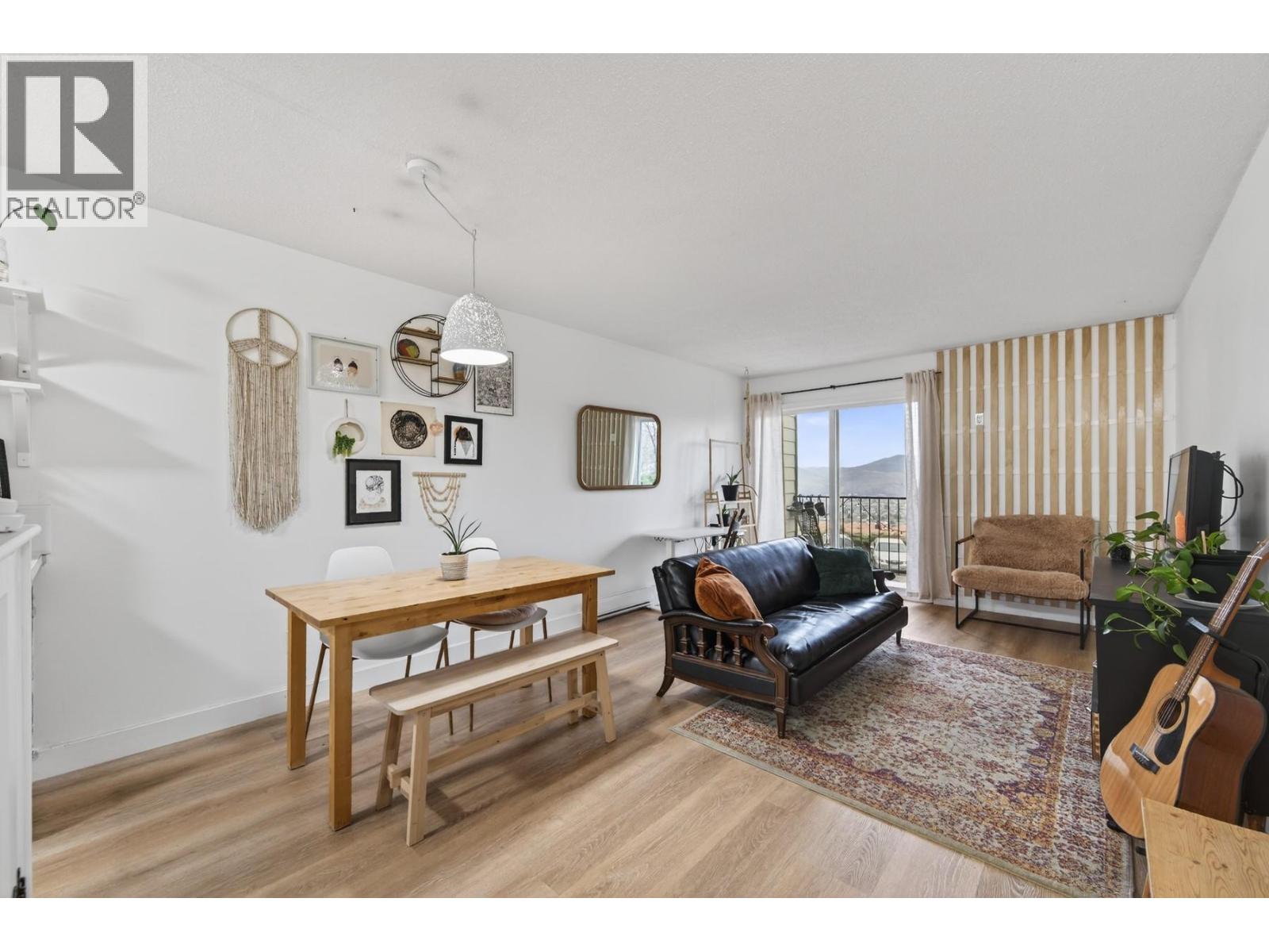 #107 751 Grandview Terrace - 3