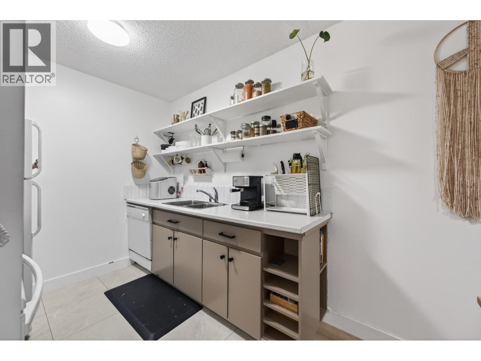 #107 751 GRANDVIEW TERRACE - 5