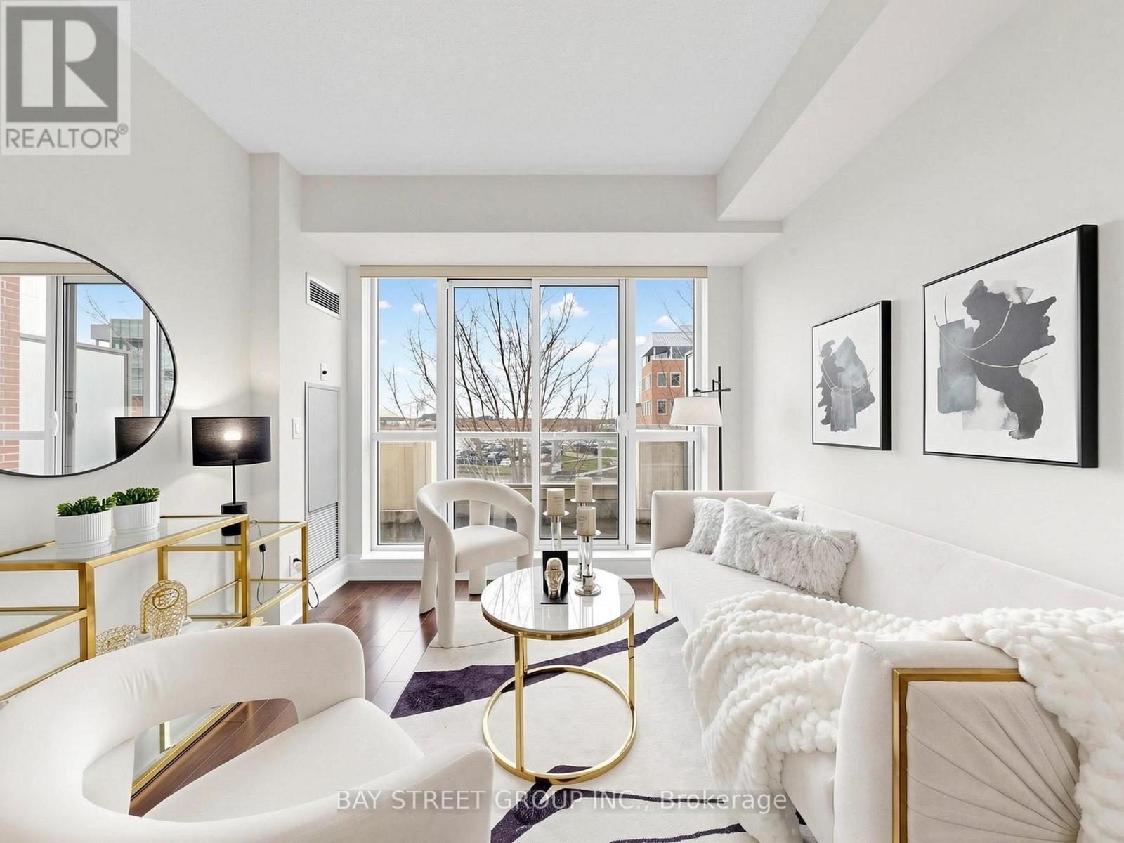 308 - 21 UPPER DUKE CRESCENT