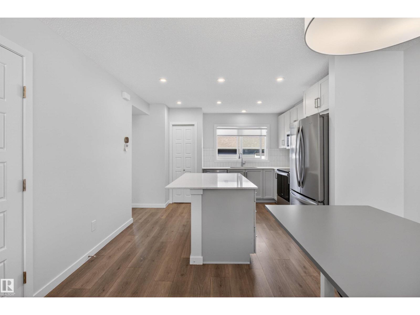 2422 TRUMPETER WY NW, Edmonton