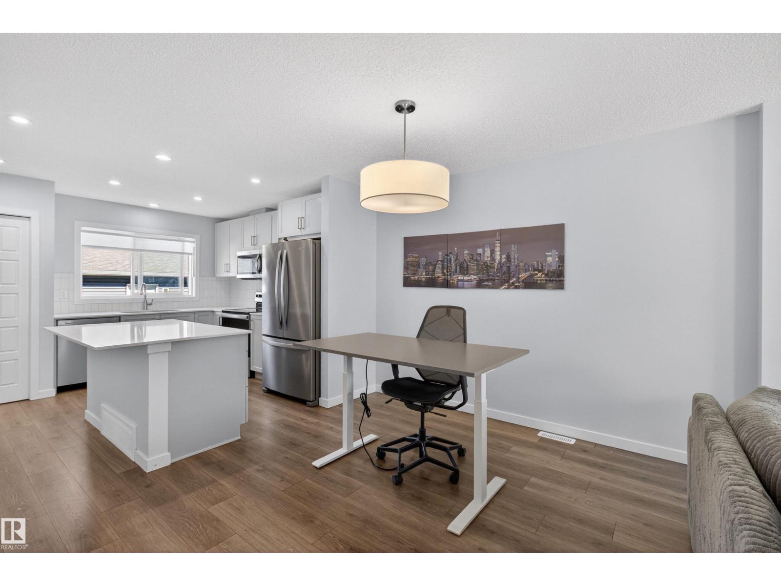 2422 TRUMPETER WY NW, Edmonton