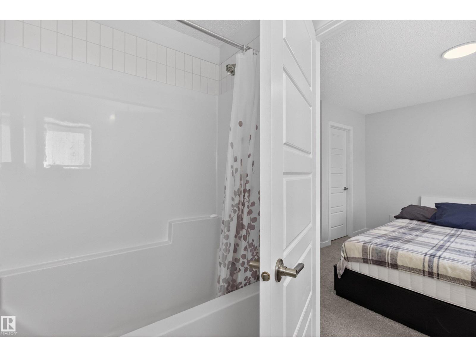 2422 TRUMPETER WY NW, Edmonton