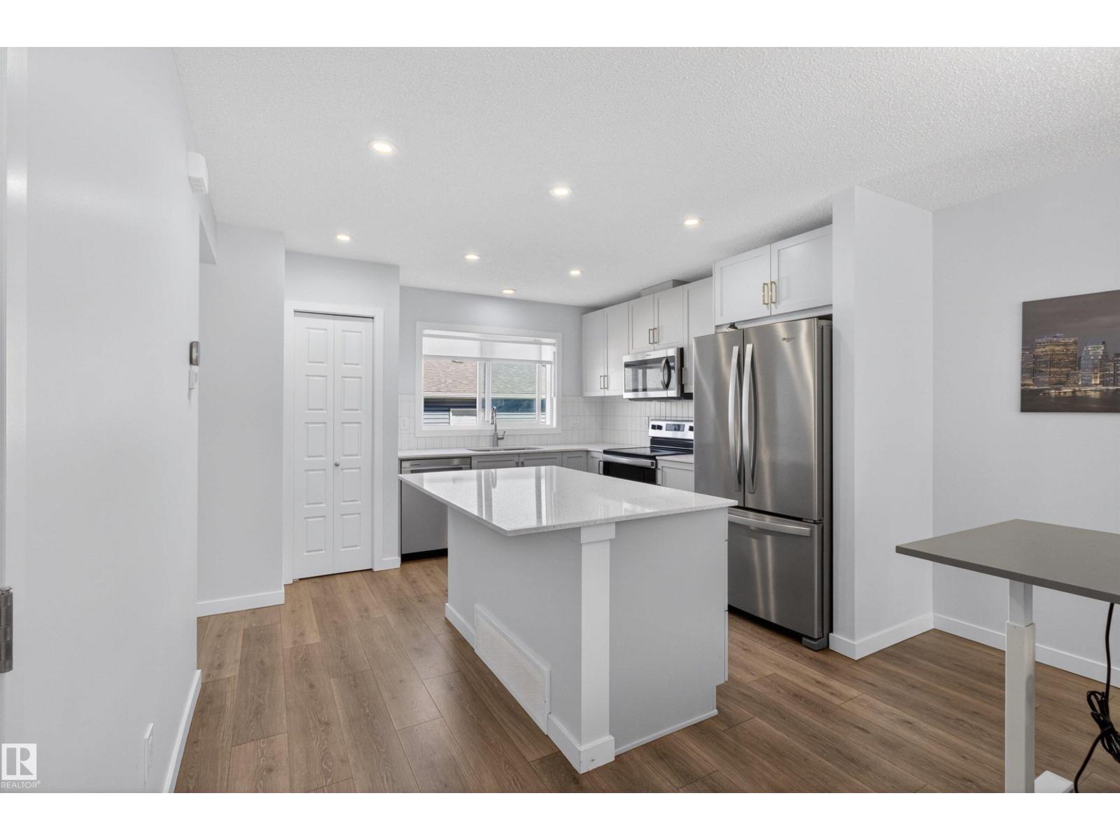 2422 TRUMPETER WY NW, Edmonton