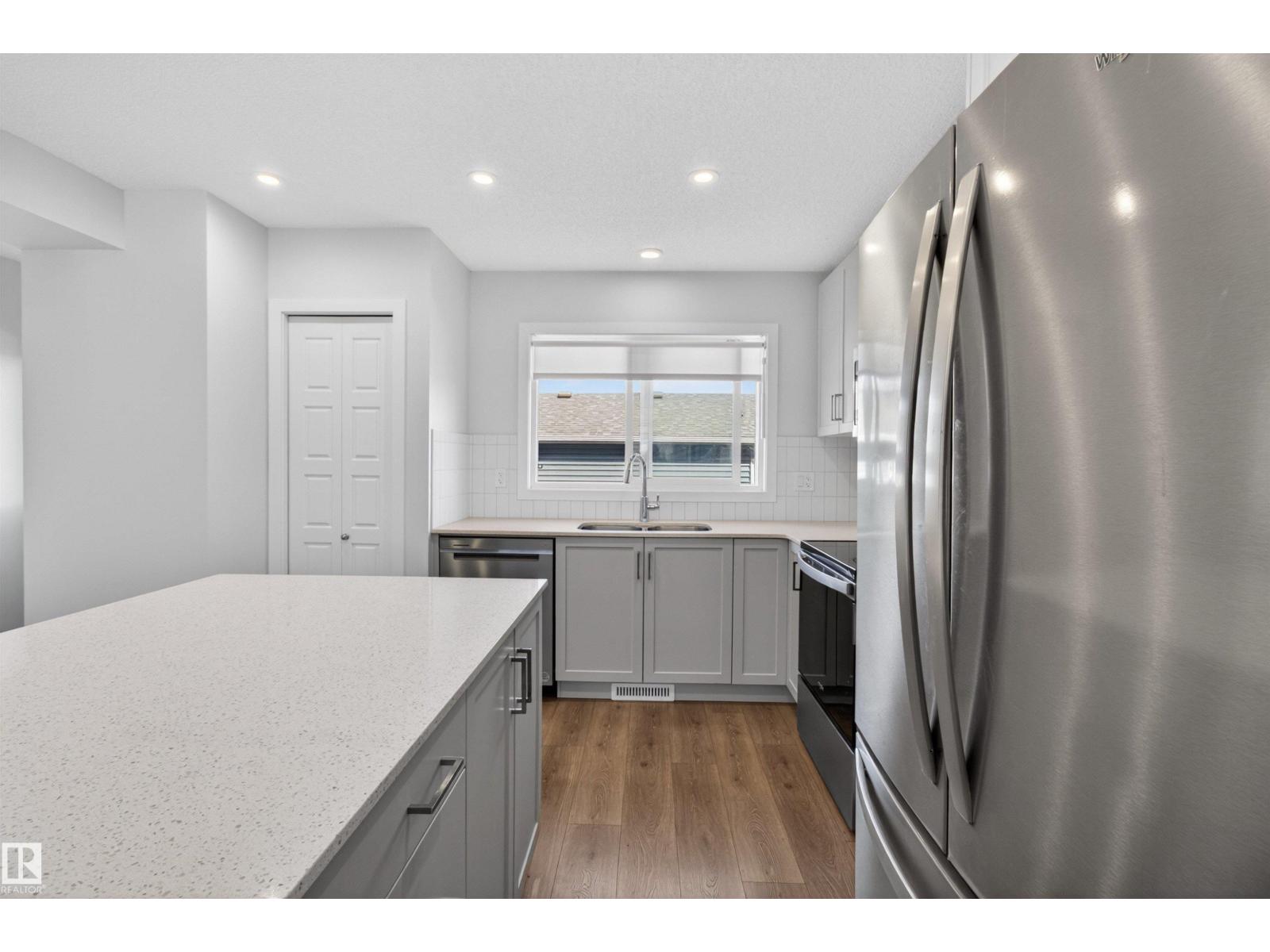 2422 TRUMPETER WY NW, Edmonton