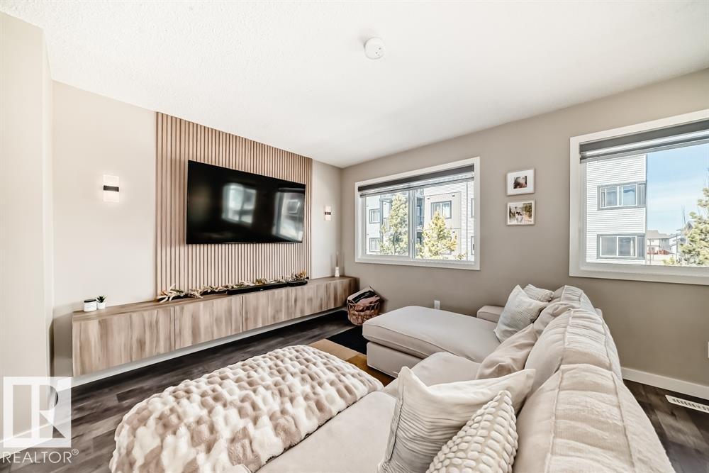 3346 15A AV NW, Edmonton