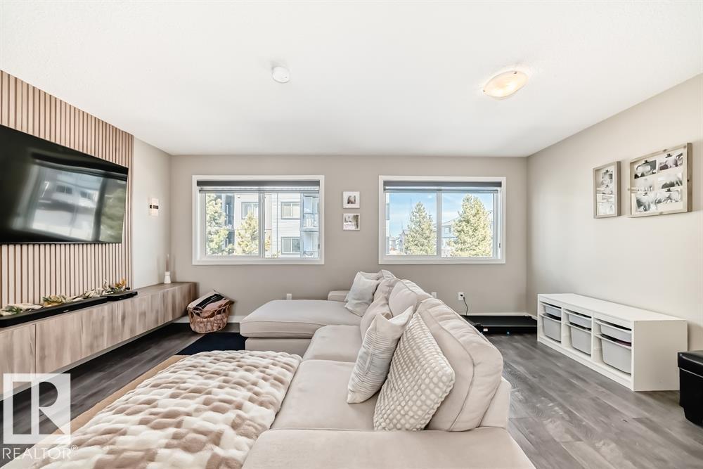 3346 15A AV NW, Edmonton