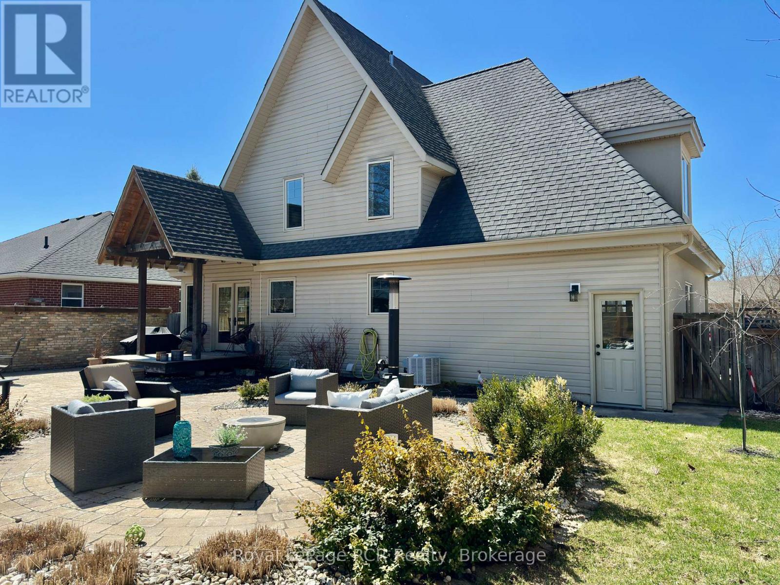 241 4TH STREET CRESCENT - 3