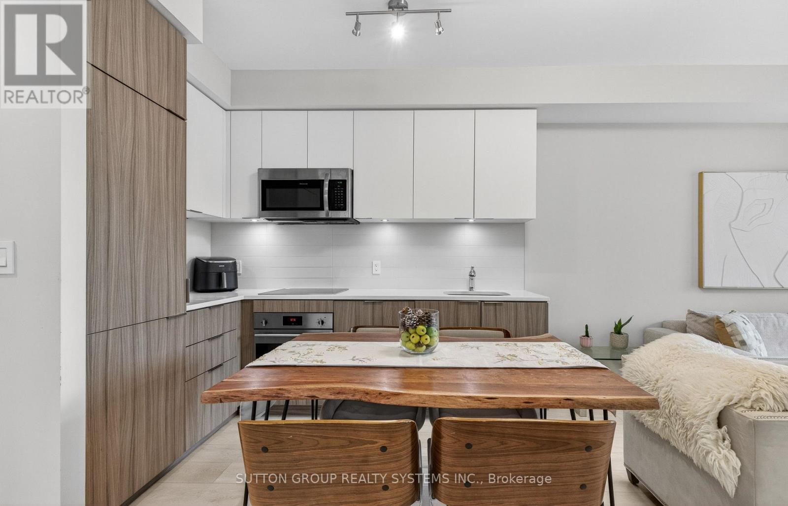 #212 223 ST CLAIR AVENUE W - 3