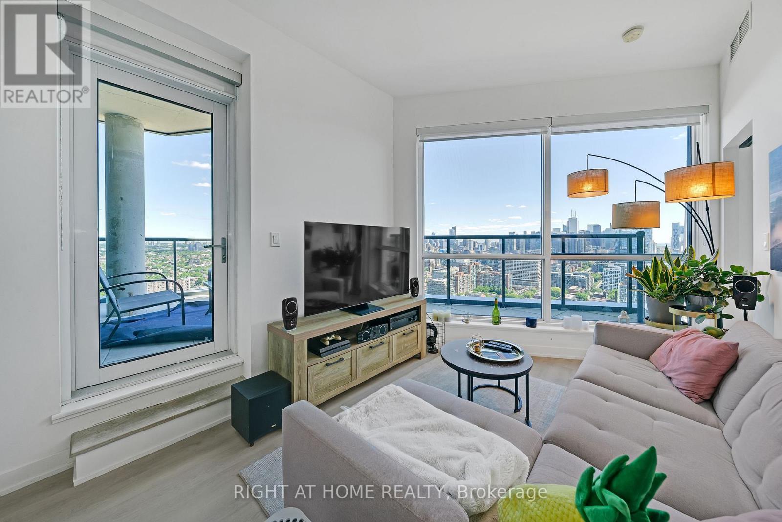 #3307 50 ORDNANCE STREET - 13