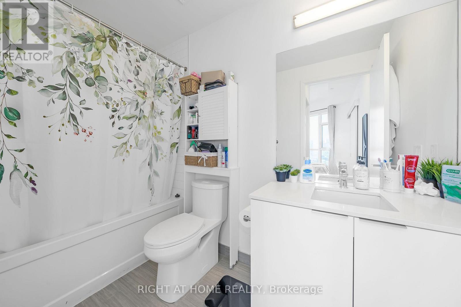 #3307 50 ORDNANCE STREET - 24