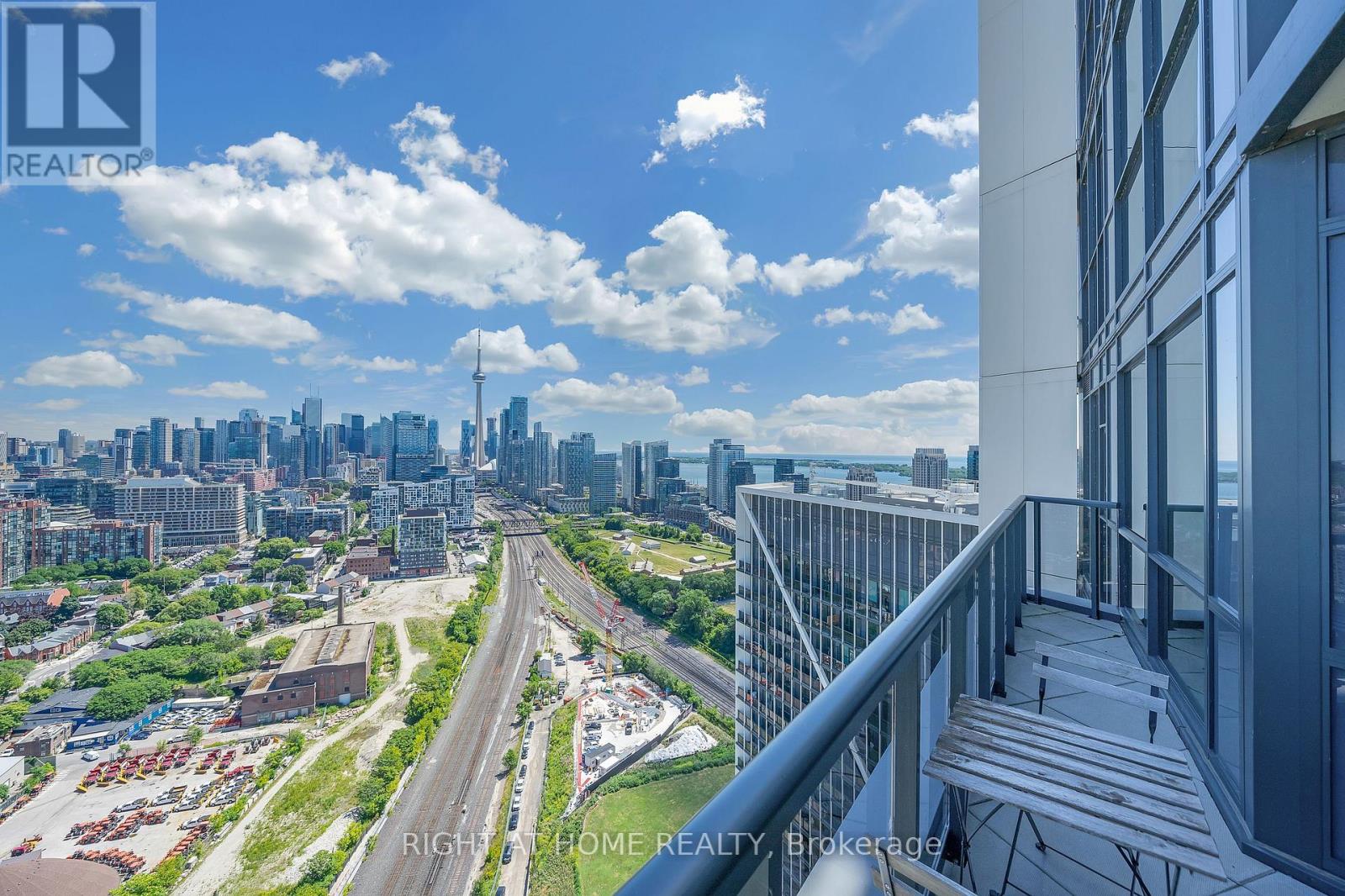 #3307 50 ORDNANCE STREET - 27
