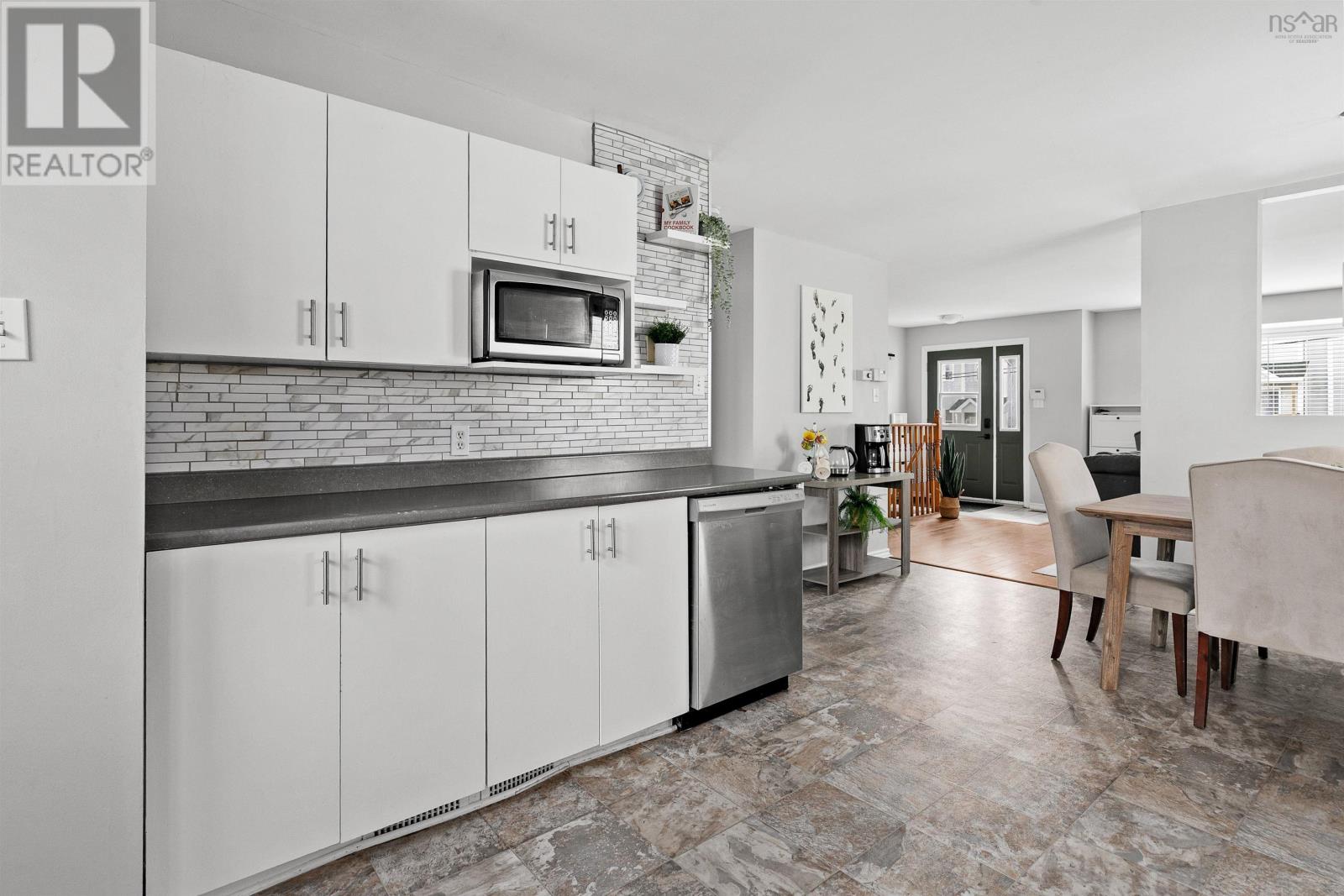 60 SEROCCO CRESCENT - 19