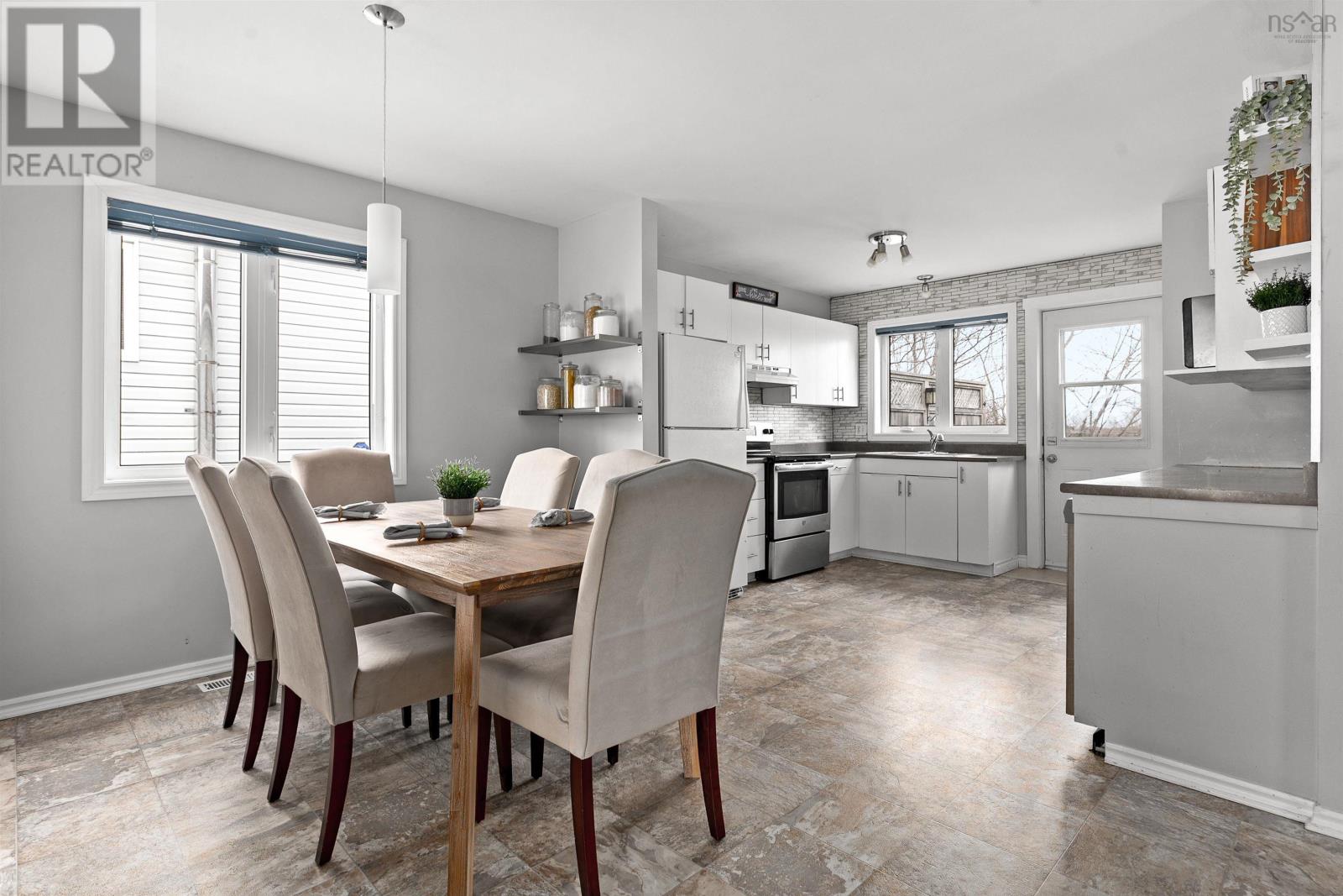 60 SEROCCO CRESCENT - 9