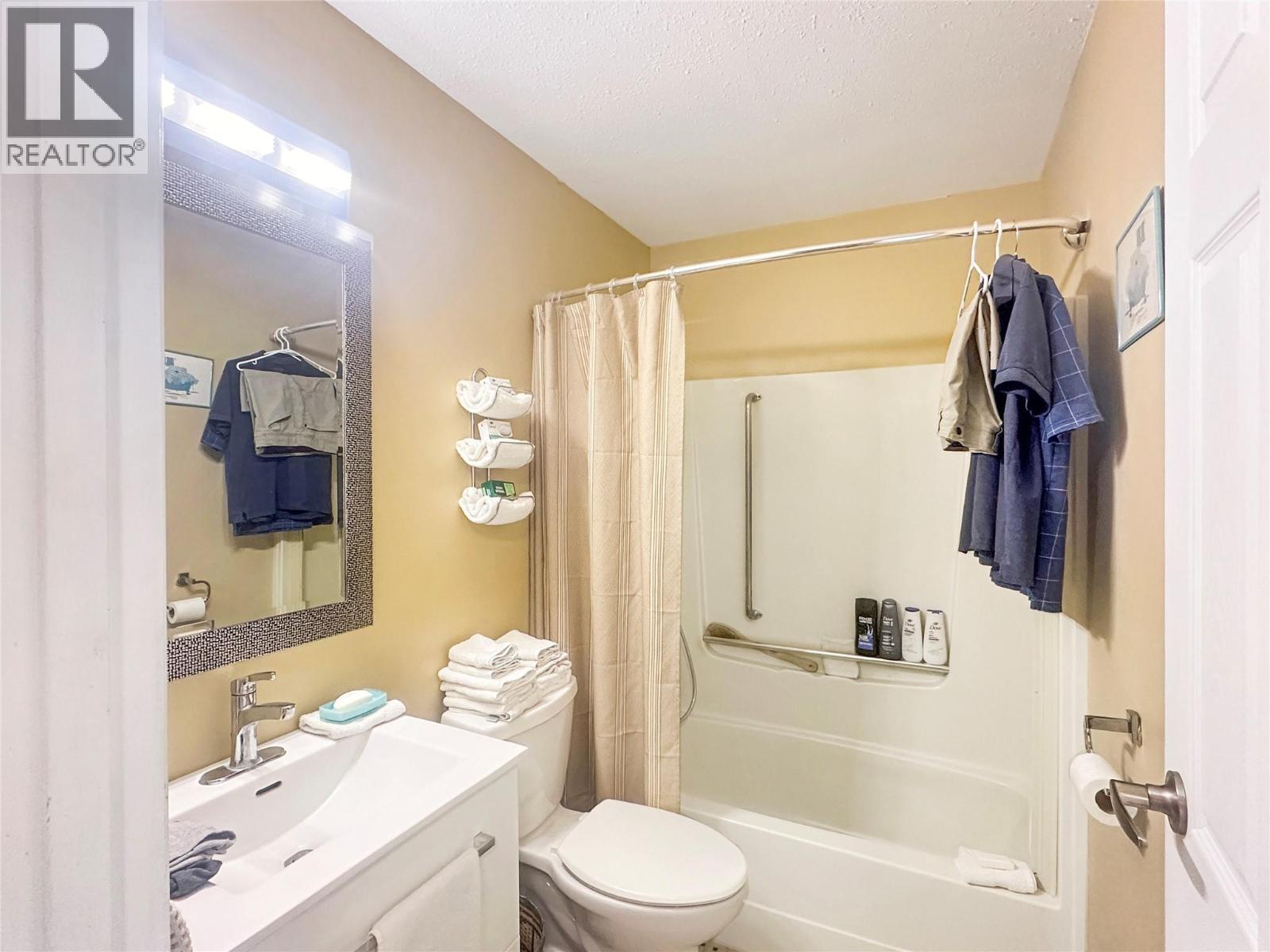 337 MCKINNEY Road Unit# 211, Oliver