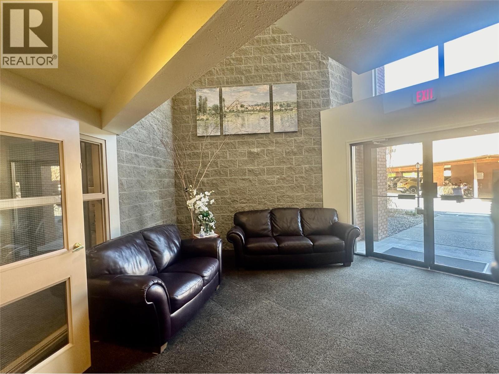 337 MCKINNEY Road Unit# 211, Oliver