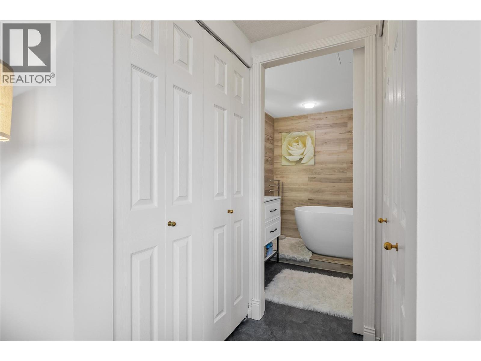 1152 Sunset Drive Unit# 405, Kelowna