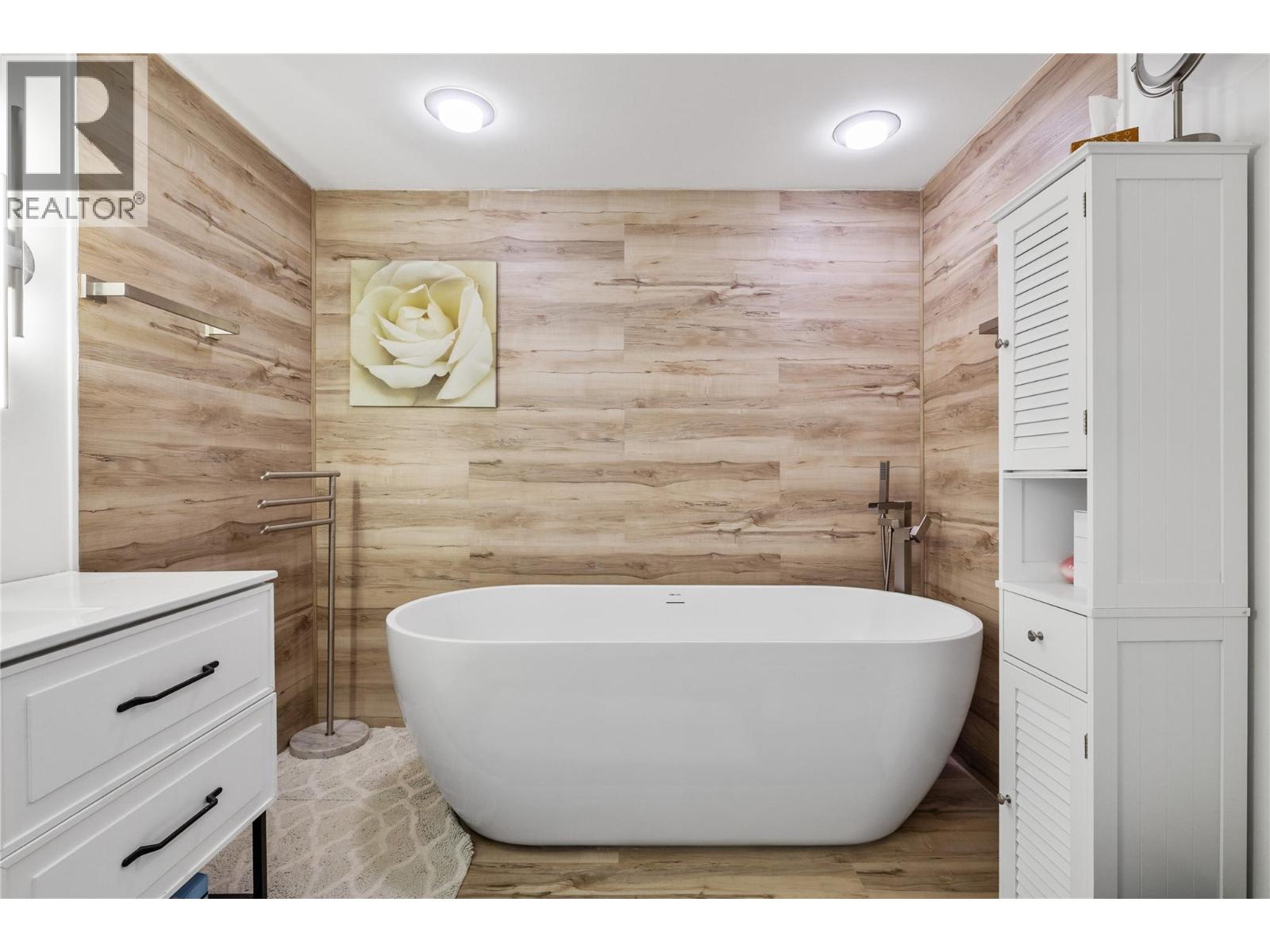 1152 Sunset Drive Unit# 405, Kelowna