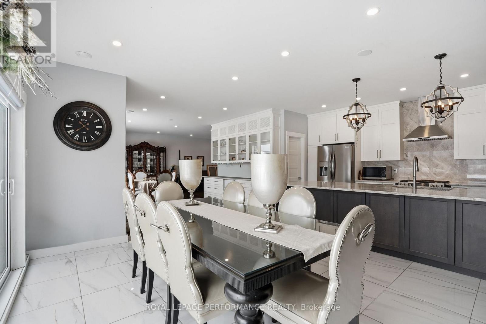 573 BAY ROAD - 19